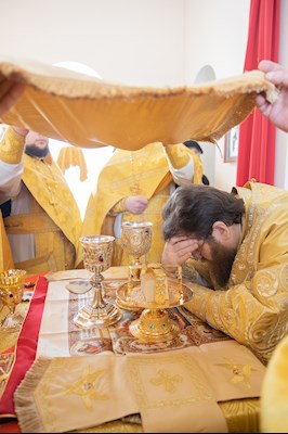 Митрополит Игнатий совершил Божественную литургию в Трехсвятительском храме г. Саратова