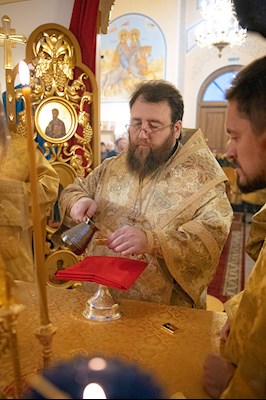 Митрополит Игнатий совершил Великое освящение храма святителя и Чудотворца Николая села Долгий Буерак Гагаринского района г. Саратова и Божественную литургию в новоосвященном храме