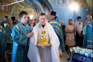 Литургия в Свято-Троицком кафедральном соборе Саратова