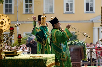 Митрополит Игнатий сослужил Святейшему Патриарху Кириллу в Свято-Троицкой Сергиевой Лавре