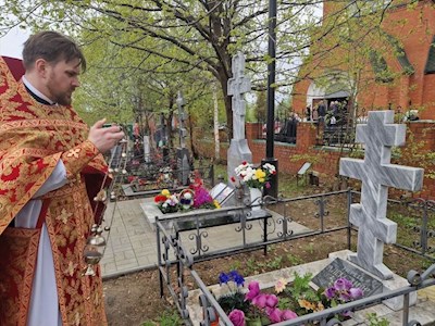 На Радоницу совершено поминовение усопших священнослужителей