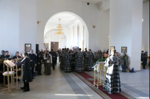 Великое повечерие с чтением канона преподобного Андрея Критского в Свято-Троицком кафедральном соборе Вольска
