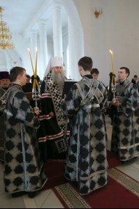 Великое повечерие с чтением канона преподобного Андрея Критского в Свято-Троицком кафедральном соборе Вольска