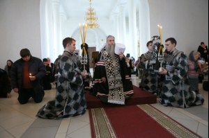 Великое повечерие с чтением канона преподобного Андрея Критского в Свято-Троицком кафедральном соборе Вольска
