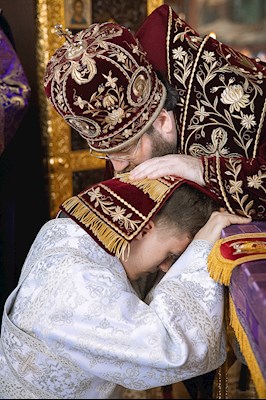 Митрополит Игнатий совершил Божественную литургию в Крестовоздвиженском храме г. Хвалынска