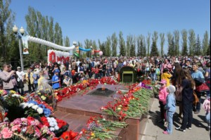 Митрополит Лонгин принял участие в торжественных мероприятиях в парке Победы на Соколовой горе