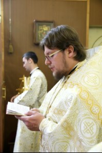 Божественная литургия на Архиерейском подворье — храме во имя преподобного Серафима Саровского г.Саратова