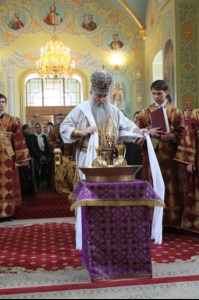 Вечерня в соединении с Литургией Василия Великого и Чин умовения ног в храме в честь Покрова Пресвятой Богородицы г.Саратова