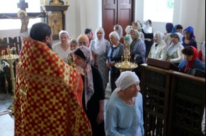 Божественная литургия на Архиерейском подворье — храме в честь иконы Божией Матери «Утоли моя печали» г.Саратова