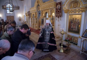 Литургия Преждеосвященных Даров, малое повечерие, утреня и первый час на Архиерейском подворье — храме во имя святых равноапостольных Кирилла и Мефодия при СГУ