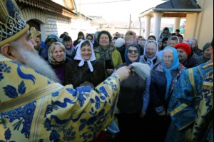 Вечерня в соединении с Божественной литургией свт. Иоанна Златоуста в храме в честь Благовещения Пресвятой Богородицы г.Вольска