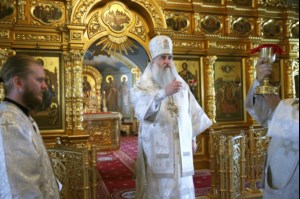 Крещальная литургия в Свято-Троицком соборе Саратова