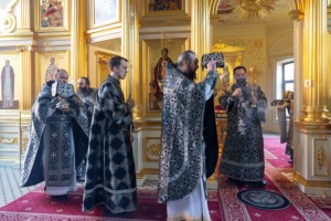 Литургия Преждеосвященных Даров на Архиерейском подворье — в храме во имя святого апостола и евангелиста Иоанна Богослова при СПДС
