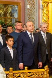 Митрополит Лонгин совершил пасхальное богослужение