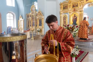 Божественная литургия в храме в честь Покрова Пресвятой Богородицы г. Петровска