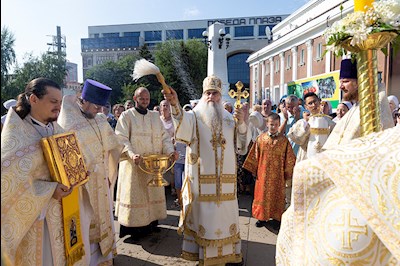 Божественная литургия в храме во имя святителя Митрофана, епископа Воронежского, г.Саратова