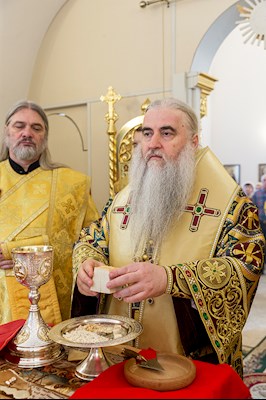 Божественная литургия в храме в честь святителя Иоанна Златоуста в п. Зональный г. Саратова