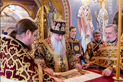 Божественная литургия в Свято-Троицком кафедральном соборе г. Саратова