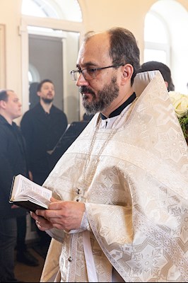 Божественная литургия в храме во имя святого праведного Лазаря Четверодневного на Новоелшанском кладбище г. Саратова