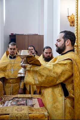 Божественная литургия в храме в честь Нерукотворного Образа Спасителя г .Саратова