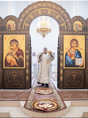 Митрополит Игнатий совершил Божественную литургию в Петропавловском храме г. Саратова
