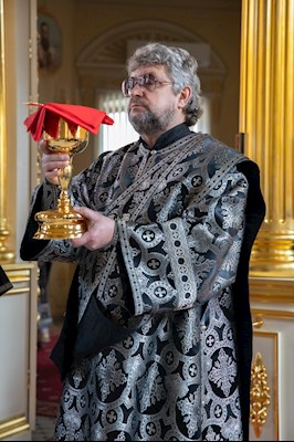 Митрополит Игнатий совершил вечернюю Литургию Преждеосвященных Даров в храме во имя святого апостола и евангелиста Иоанна Богослова при Саратовской православной духовной семинарии