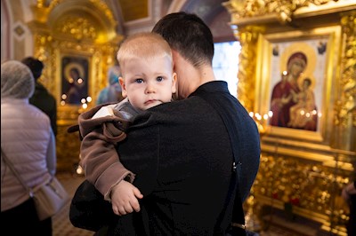 Митрополит Игнатий совершил вечернее богослужение с чтением акафиста Пресвятой Богородице в Свято-Троицком кафедральном соборе г. Саратова
