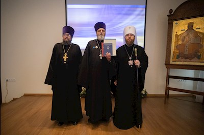 Митрополит Игнатий вручил дипломы выпускникам СПДС