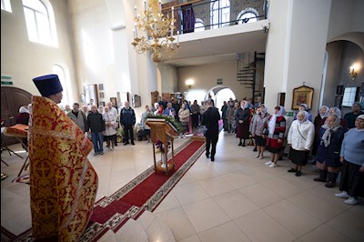 Митрополит Игнатий совершил Божественную литургию пасхальным чином в храме святого пророка Илии п. Сенной Вольского района