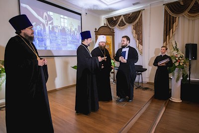 Митрополит Игнатий вручил дипломы выпускникам СПДС