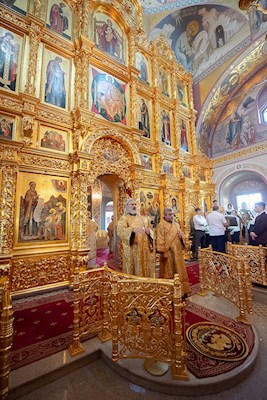 Митрополит Игнатий совершил Божественную литургию в Свято-Троицком кафедральном соборе Саратова
