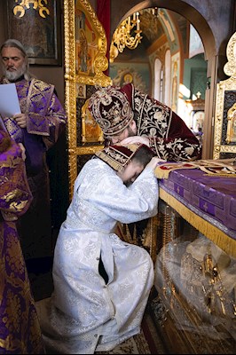Митрополит Игнатий совершил Божественную литургию в Крестовоздвиженском храме г. Хвалынска
