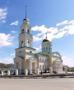 Божественная литургия в Свято-Троицком кафедральном соборе Вольска