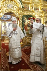 Митрополит Лонгин совершил Рождественское ночное богослужение