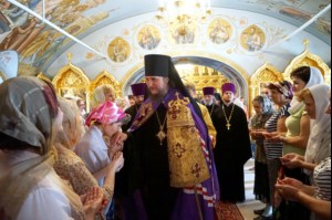 Епископ Пахомий совершил Божественную литургию в Свято-Троицком кафедральном соборе Саратова