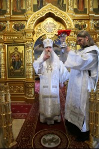 Митрополит Лонгин совершил Царские часы, Изобразительны, Великую вечерню и Крещальную литургию в Свято-Троицком кафедральном соборе Саратова