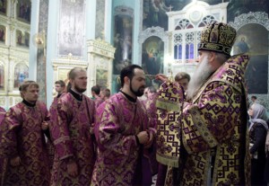 Всенощное бдение c Чином Воздвижения Креста в храме в честь Сошествия Святого Духа города Саратова