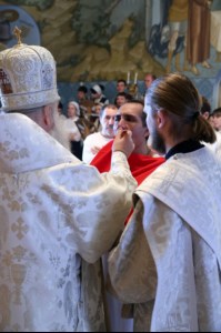 Митрополит Лонгин совершил Крещальную Литургию