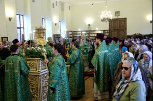 Божественная литургия на Архиерейском подворье — храме во имя преподобного Серафима Саровского г.Саратова