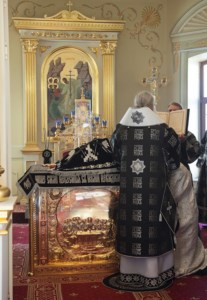 Литургия Преждеосвященных Даров на Архиерейском подворье — храме во имя святого апостола и евангелиста Иоанна Богослова при Саратовской православной духовной семинарии
