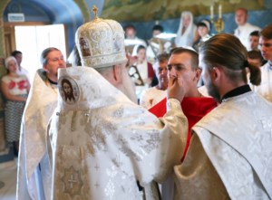 Крещальная литургия в Свято-Троицком соборе Саратова