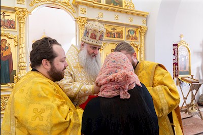Божественная литургия в храме святых Царственных страстотерпцев п. Дубки Саратовского района