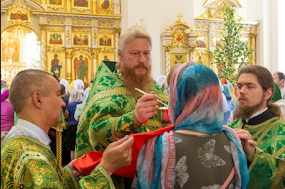 Божественная литургия в соединении с вечерней в Свято-Троицком кафедральном соборе г. Вольска
