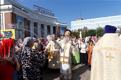 Божественная литургия в храме во имя святителя Митрофана, епископа Воронежского, г.Саратова
