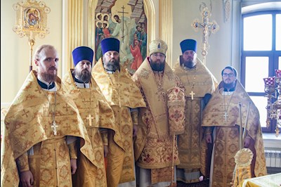 Божественная литургия на Архиерейском подворье — в храме во имя святого апостола и евангелиста Иоанна Богослова при СПДС