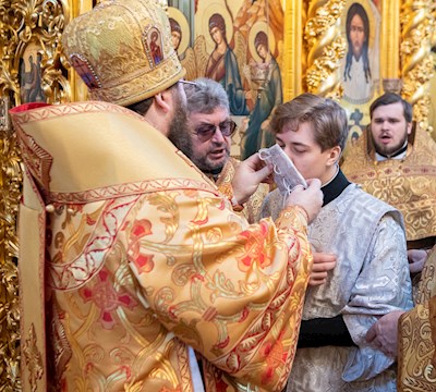 Митрополит Игнатий совершил Божественную литургию в Свято-Троицком кафедральном соборе г. Саратова