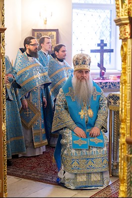 Божественная литургия на Архиерейском подворье – в храме в честь иконы Божией Матери «Утоли моя печали» г. Саратова