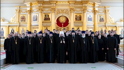 Митрополит Игнатий совершил Божественную литургию на Архиерейском подворье — в храме во имя святого апостола и евангелиста Иоанна Богослова при СПДС