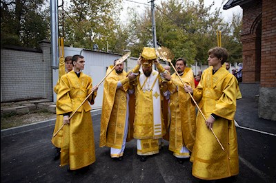 Митрополит Игнатий совершил Великое освящение храма святой блаженной Ксении Петербургской п. Красный Текстильщик и Божественную литургию в новоосвященном храме