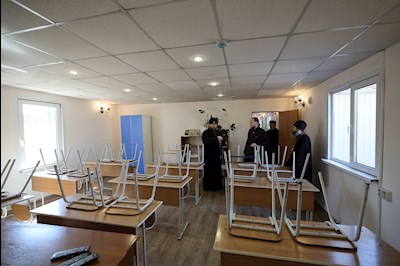 Митрополит Игнатий осмотрел строящиеся храмы Покровска